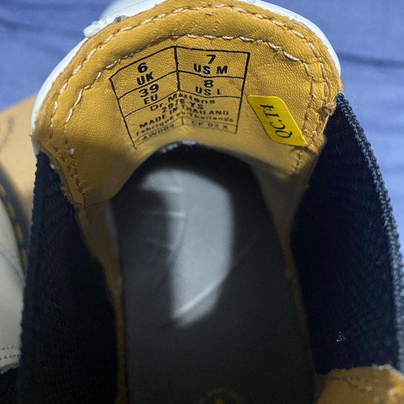 White Dr Martens Chelsea Boot size 8 - Picture 5 of 14